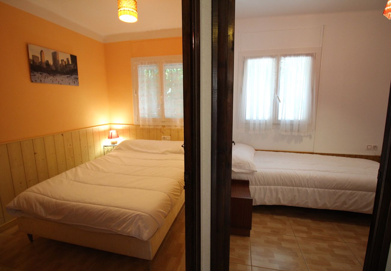 Villa in Empuriabrava - 0032-CARLIT House with garden and 3 bedrooms