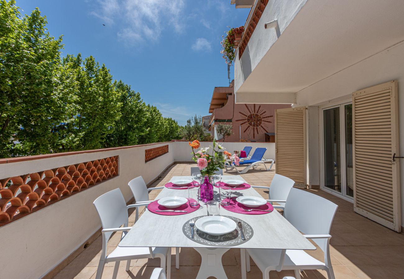 Apartment in Empuriabrava - 0187-SANT MORI Apartment with big terrace and wifi