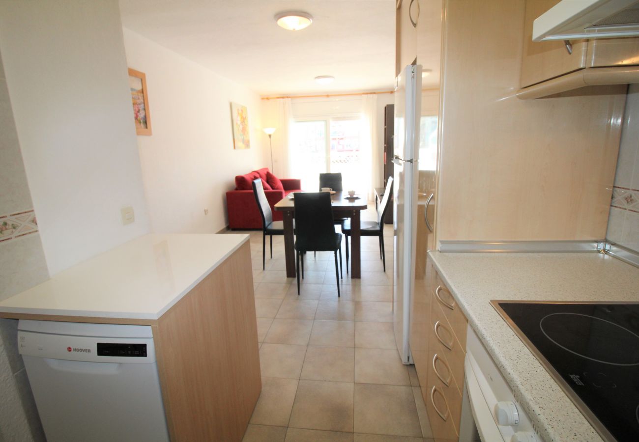 Apartment in Empuriabrava - 0187-SANT MORI Apartment with big terrace and wifi