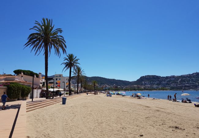 Apartment in Rosas / Roses - 2007-AV DE RHODE Apartment with wifi near the beach Apartment in Rosas / Roses - 2007-AV DE RHODE Apartment with wifi near the beach