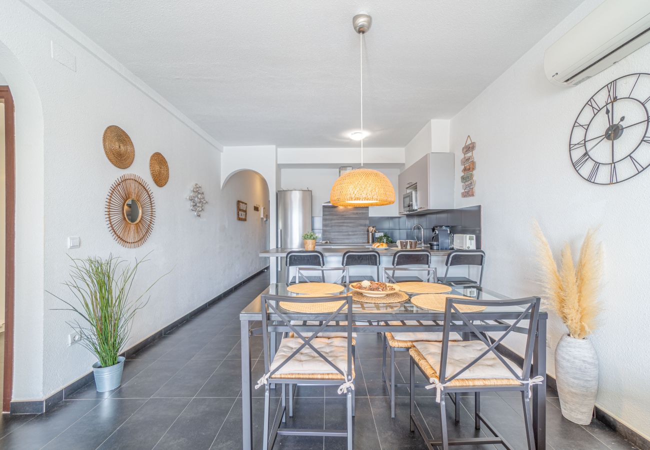 Apartment in Empuriabrava - 0137-SANT MAURICI Apartment with canal view and pool