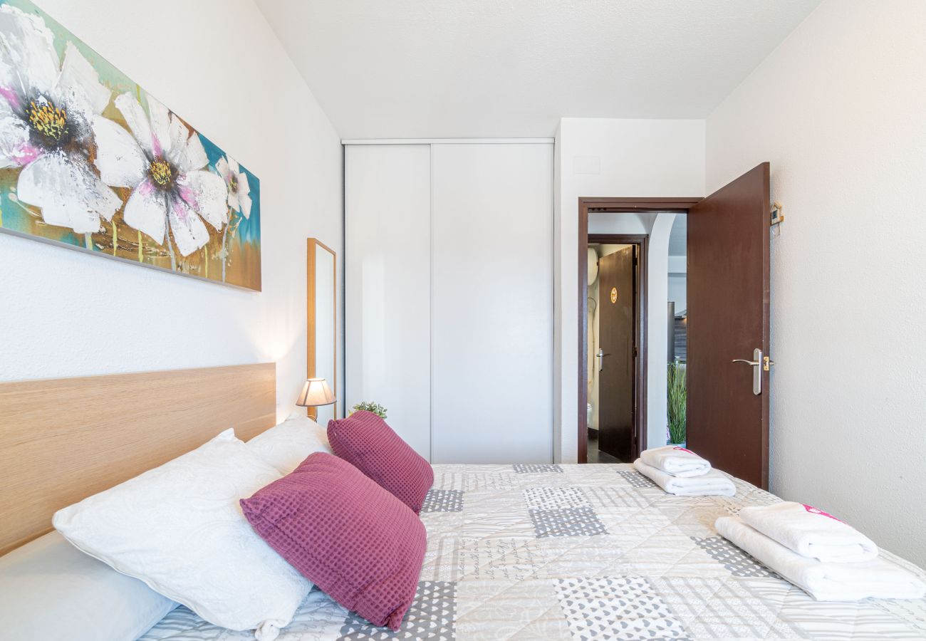 Apartment in Empuriabrava - 0137-SANT MAURICI Apartment with canal view and pool