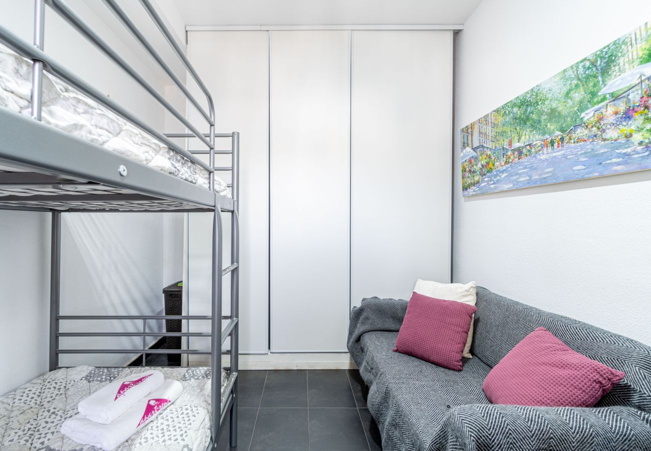 Apartment in Empuriabrava - 0137-SANT MAURICI Apartment with canal view and pool