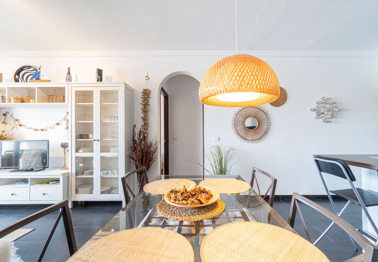 Apartment in Empuriabrava - 0137-SANT MAURICI Apartment with canal view and pool