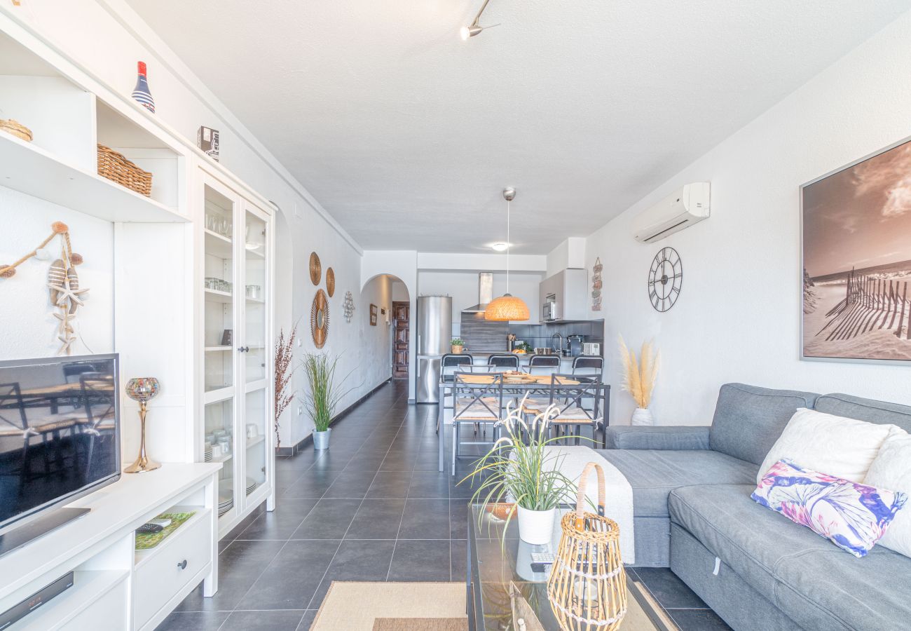 Apartment in Empuriabrava - 0137-SANT MAURICI Apartment with canal view and pool