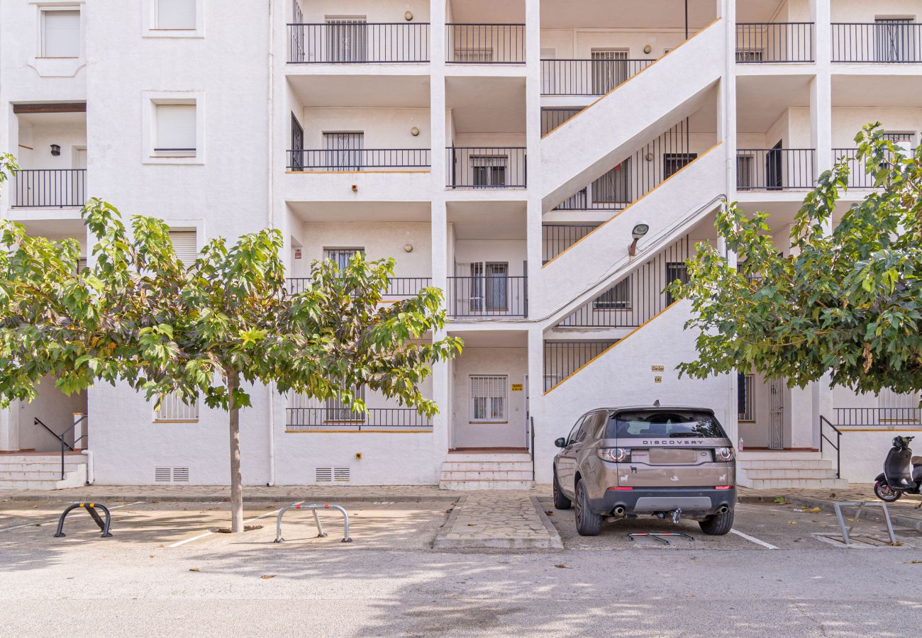 Apartment in Empuriabrava - 0137-SANT MAURICI Apartment with canal view and pool