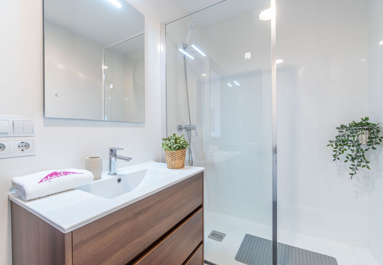 Apartment in Empuriabrava - 0137-SANT MAURICI Apartment with canal view and pool