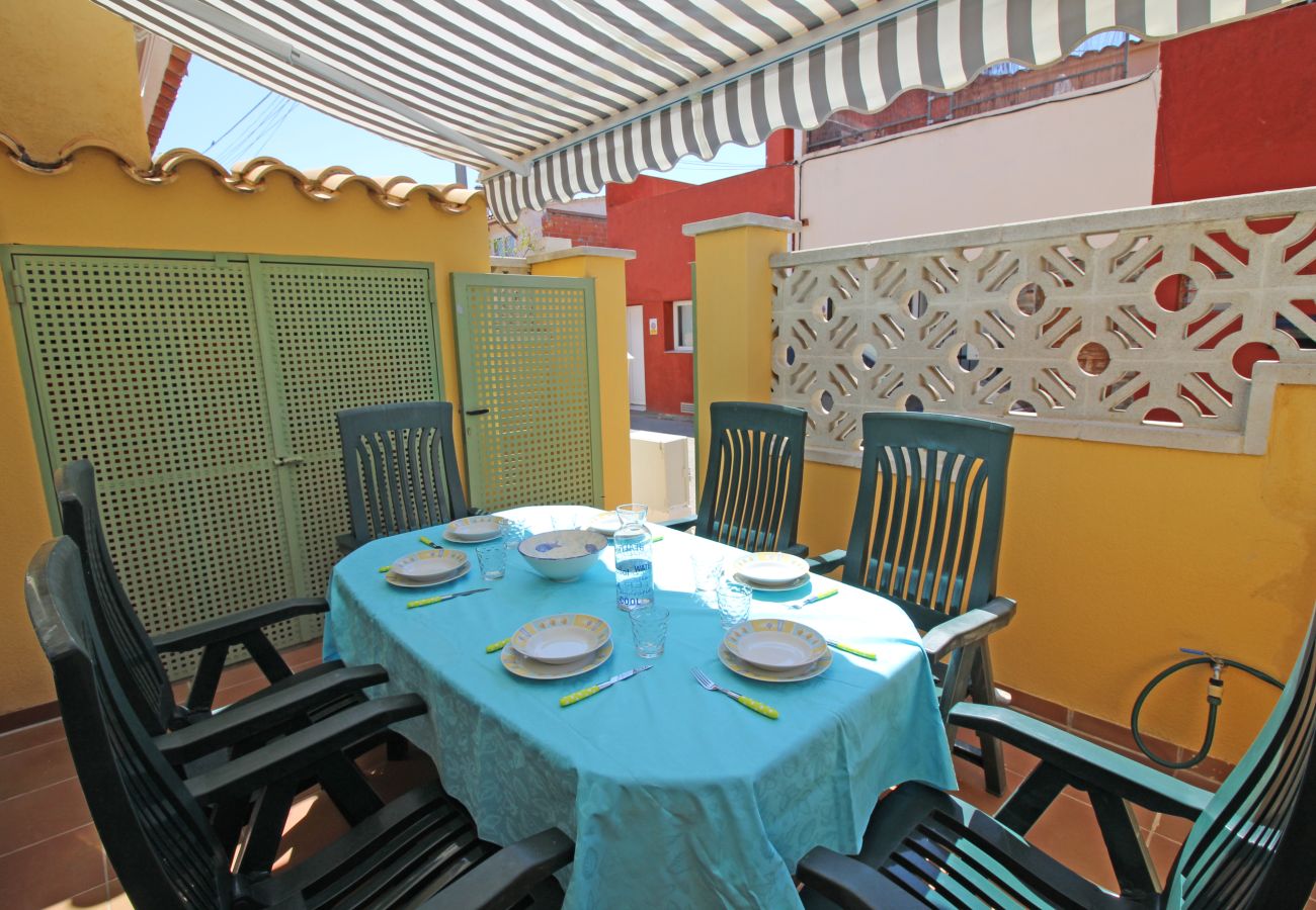 Villa in Empuriabrava - 0152-PUIGMAL Modern house for 6 people
