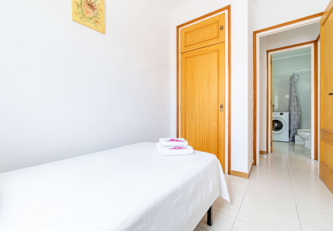 Apartment in Empuriabrava - 0131-PORT MOXO Apartment with terrace and canal view 