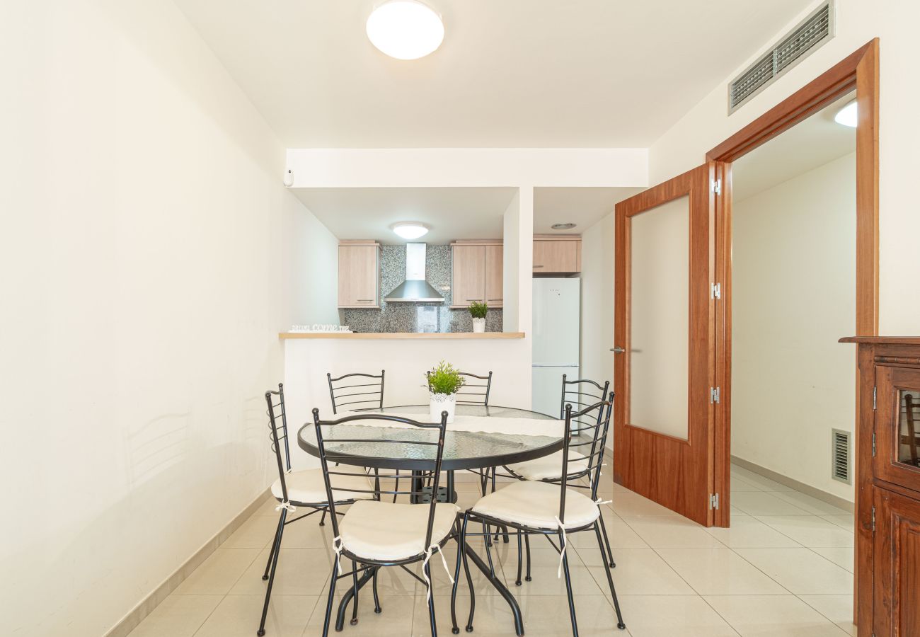 Apartment in Rosas / Roses - 8010-MIL.LENI Apartment with community pool and parking