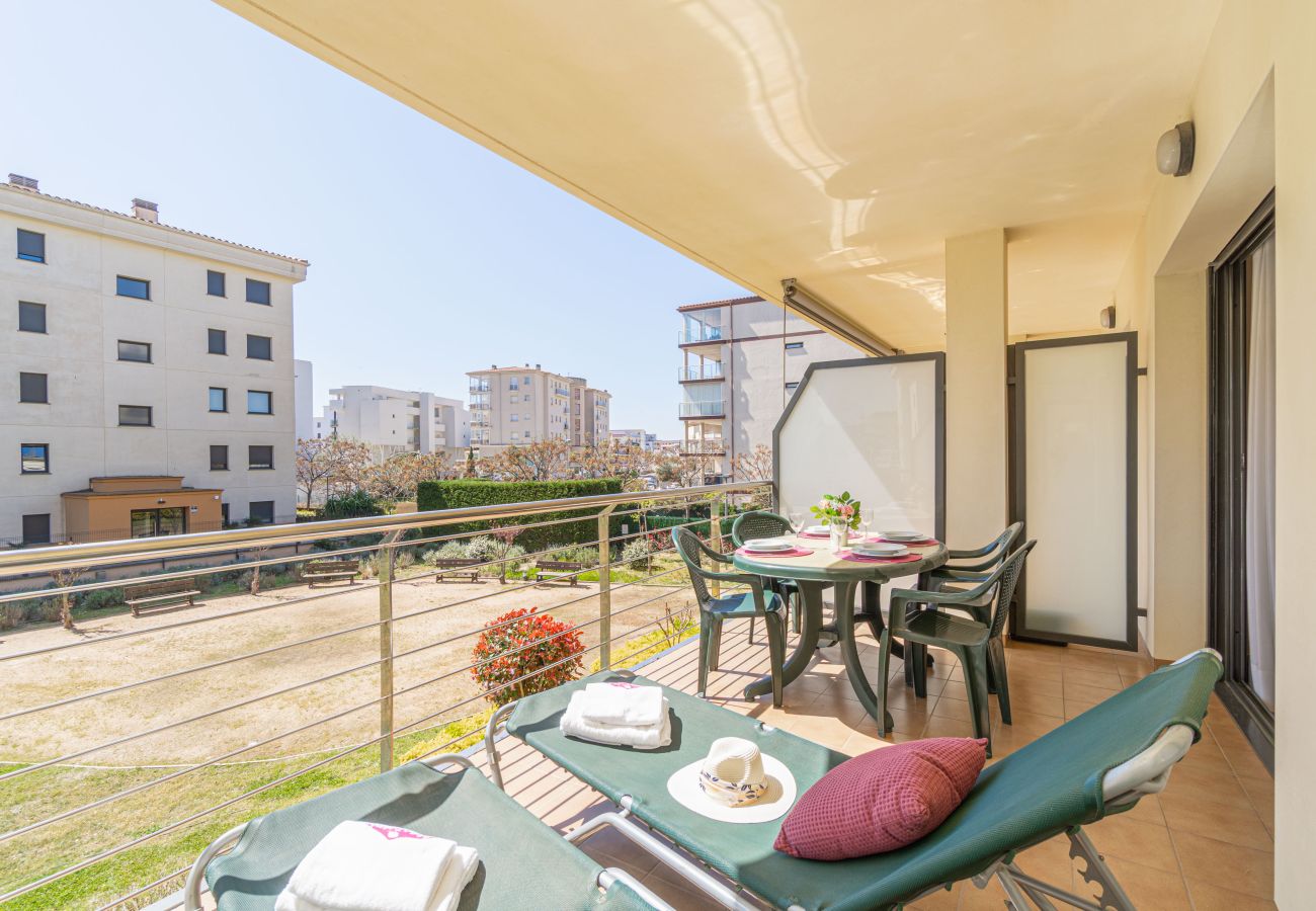 Apartment in Rosas / Roses - 8010-MIL.LENI Apartment with community pool and parking