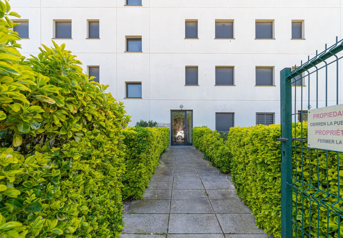 Apartment in Rosas / Roses - 8010-MIL.LENI Apartment with community pool and parking