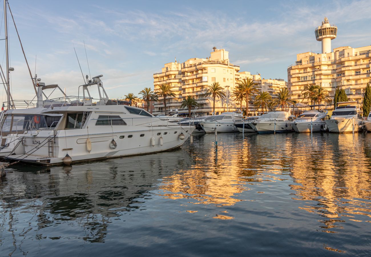 Apartment in Empuriabrava - 0160-PORT GREC Apartment with WIFI, Smart TV, canal and sea view