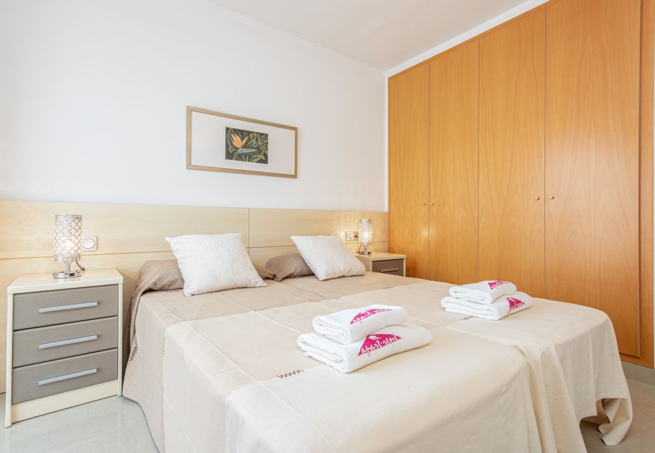 Apartment in Empuriabrava - 0160-PORT GREC Apartment with WIFI, Smart TV, canal and sea view