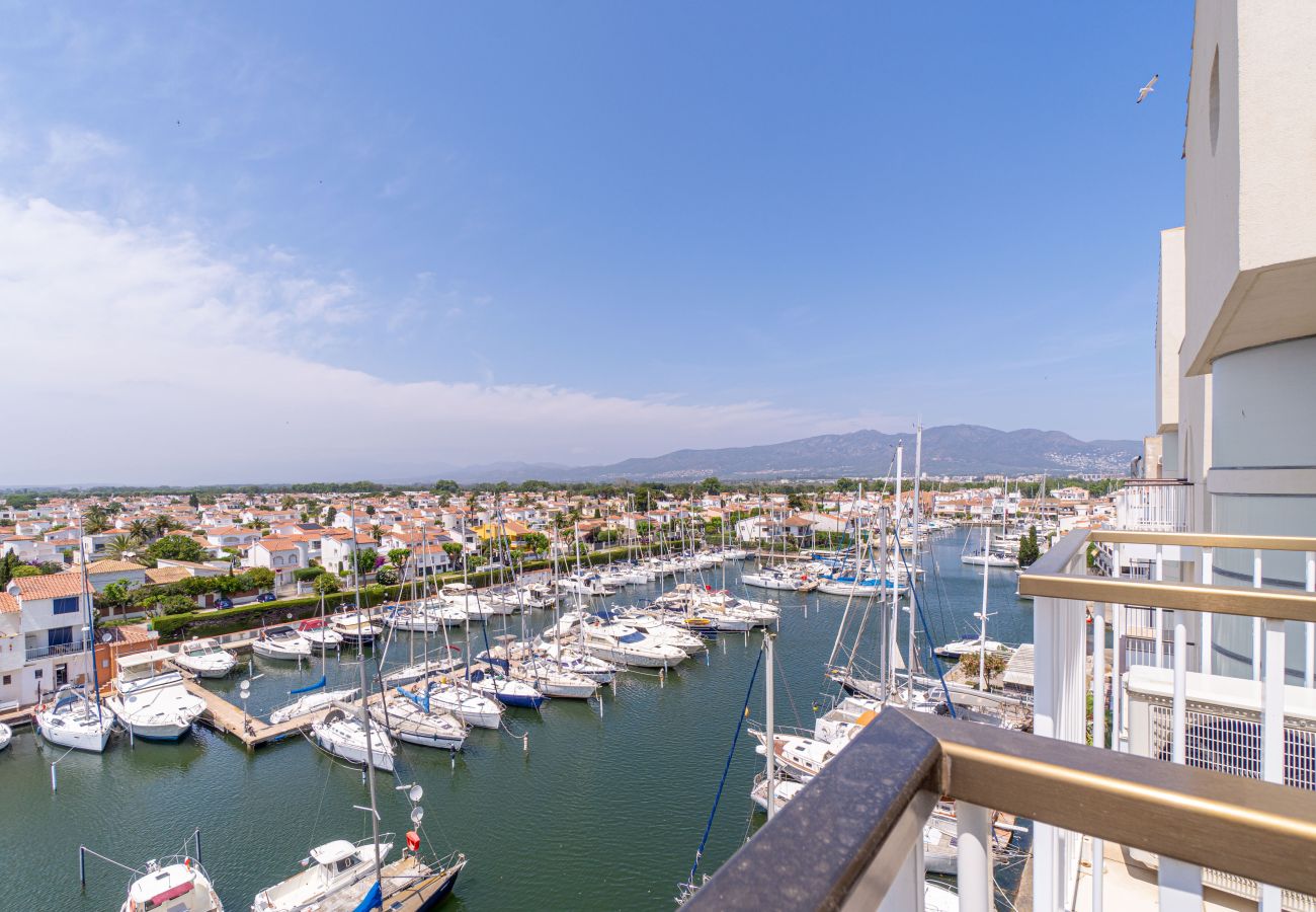 Apartment in Empuriabrava - 0160-PORT GREC Apartment with WIFI, Smart TV, canal and sea view