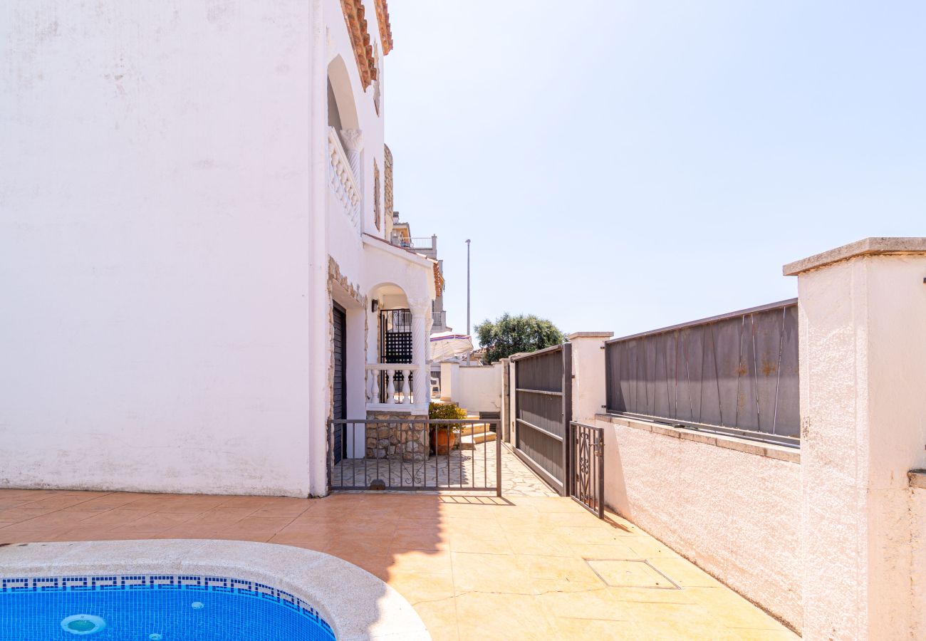 Villa in Empuriabrava - 0191-SANT MAURICI House with private pool