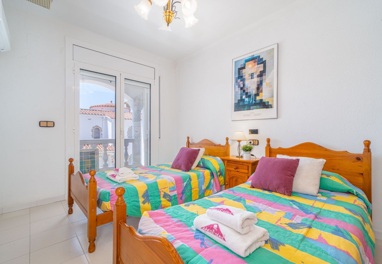 Villa in Empuriabrava - 0191-SANT MAURICI House with private pool