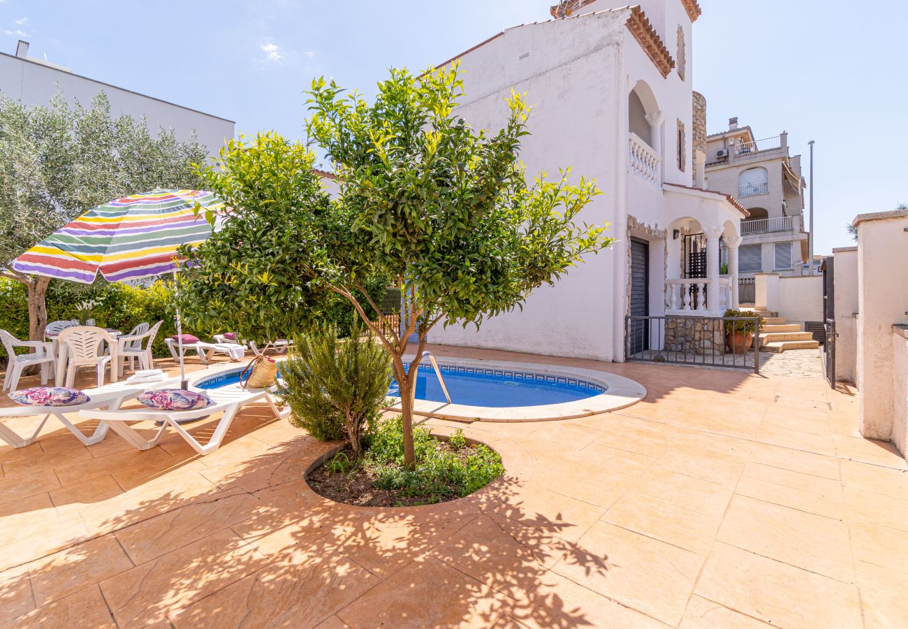 Villa in Empuriabrava - 0191-SANT MAURICI House with private pool