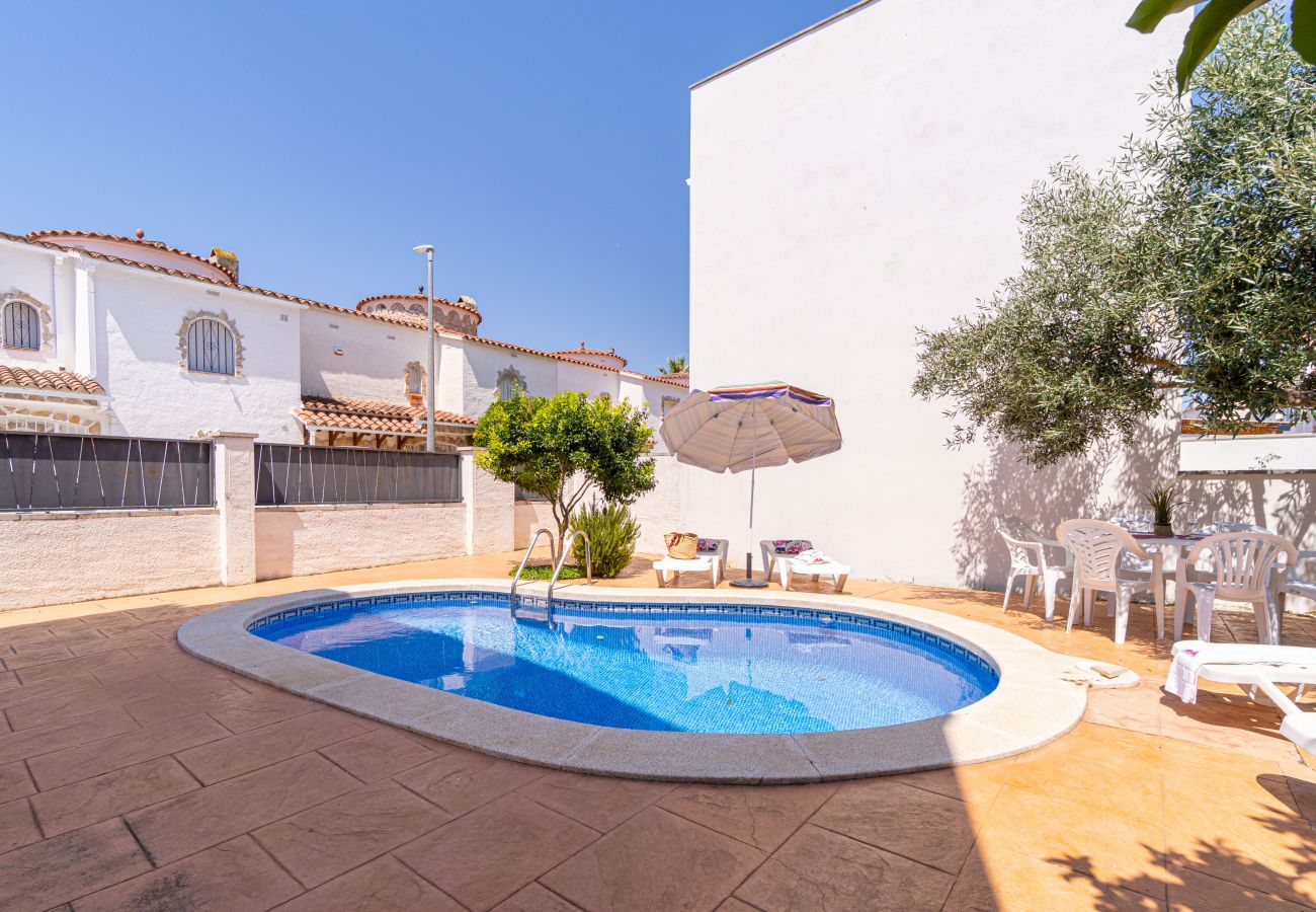 Villa in Empuriabrava - 0191-SANT MAURICI House with private pool