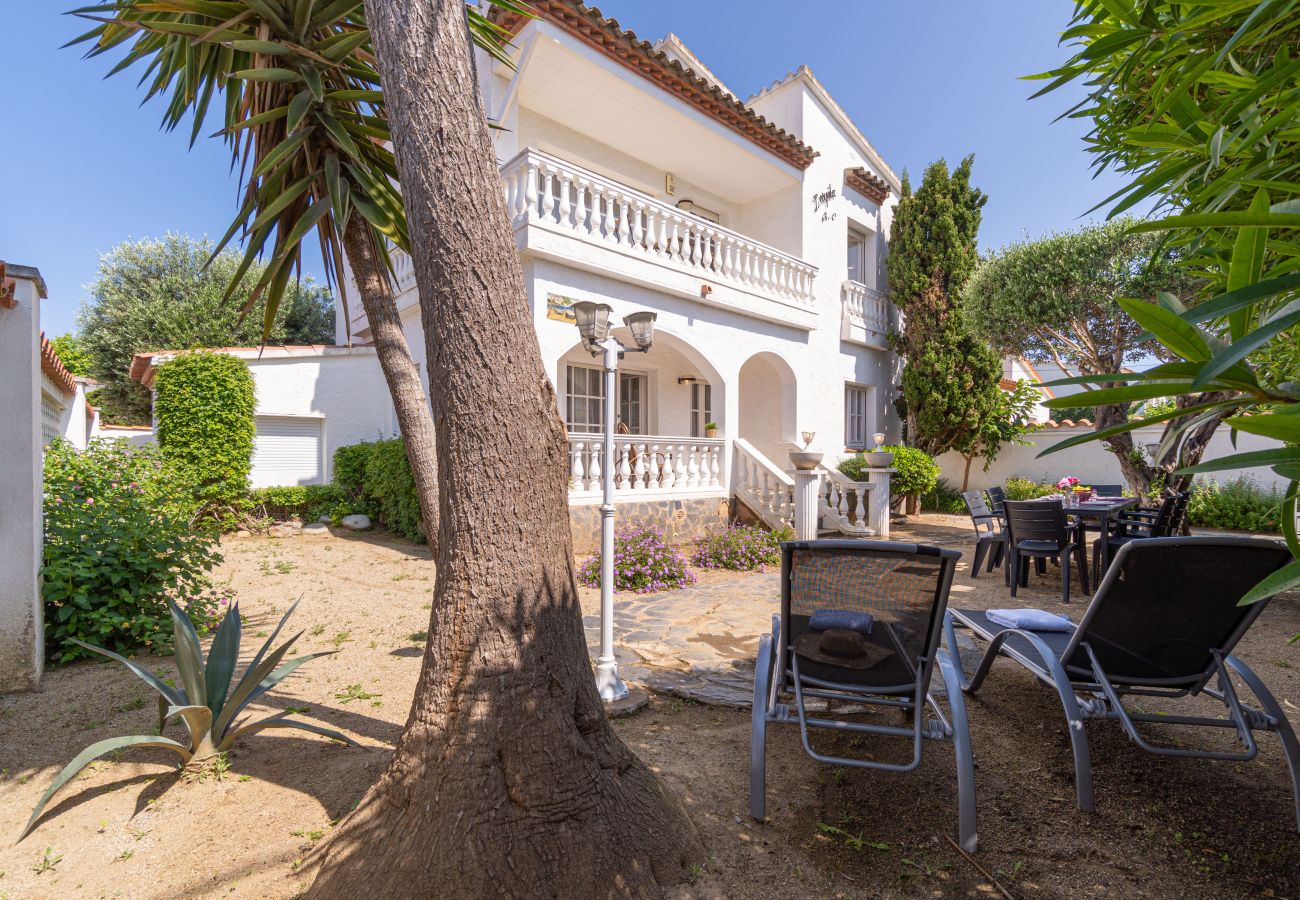 Villa in Empuriabrava - 0024-BAHIA  House with 3 bedrooms near the beach