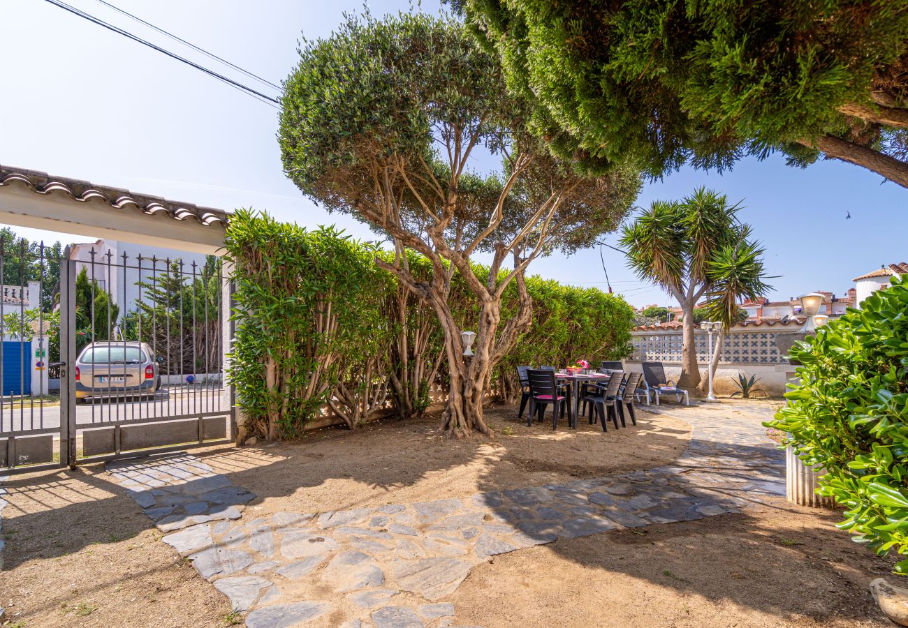 Villa in Empuriabrava - 0024-BAHIA  House with 3 bedrooms near the beach