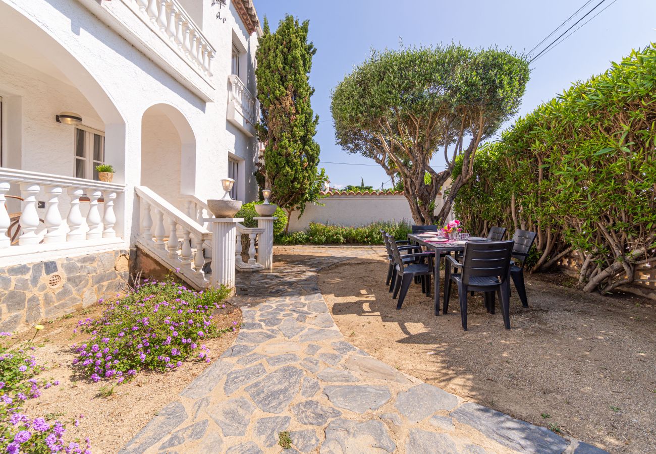 Villa in Empuriabrava - 0024-BAHIA  House with 3 bedrooms near the beach