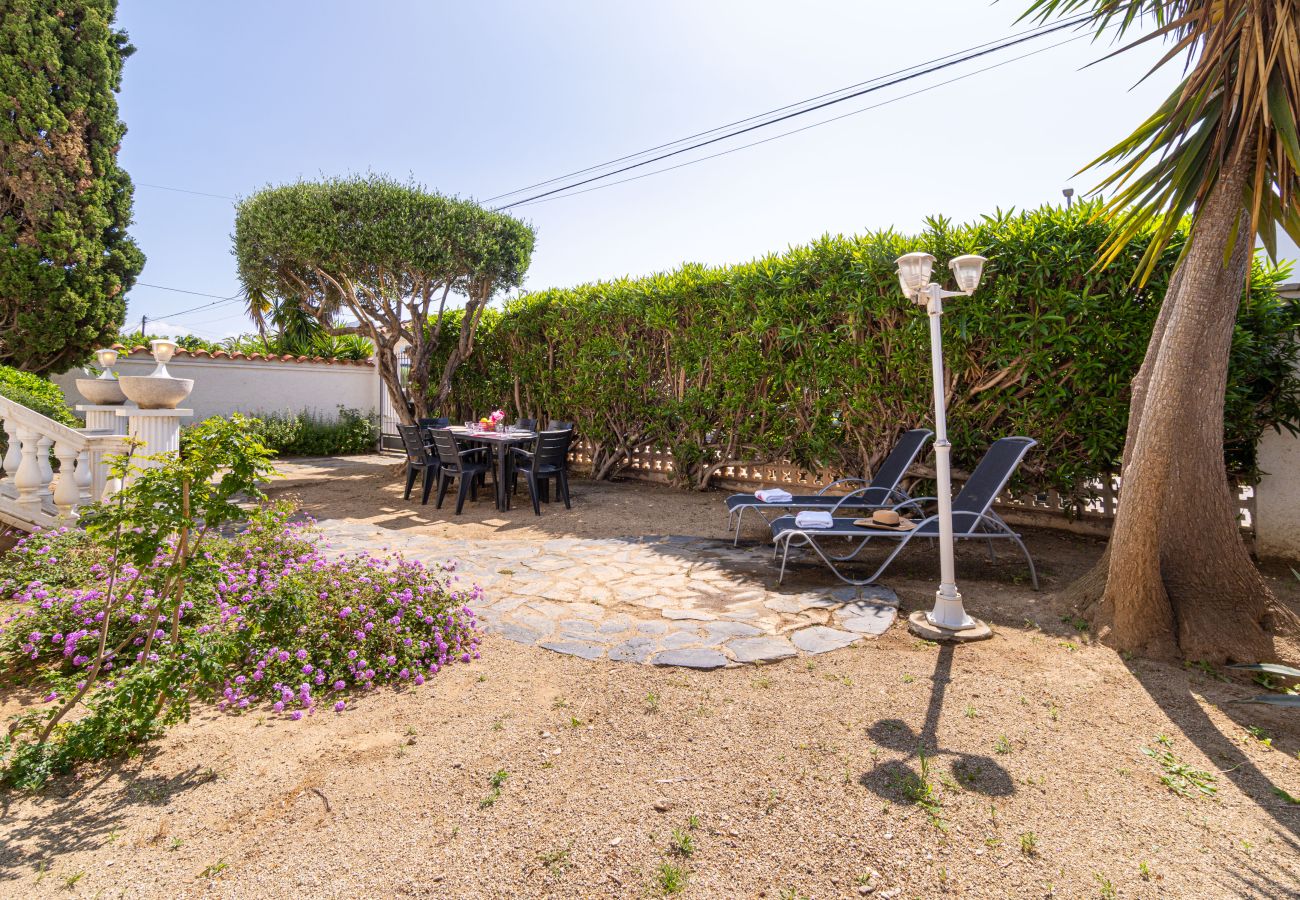Villa in Empuriabrava - 0024-BAHIA  House with 3 bedrooms near the beach