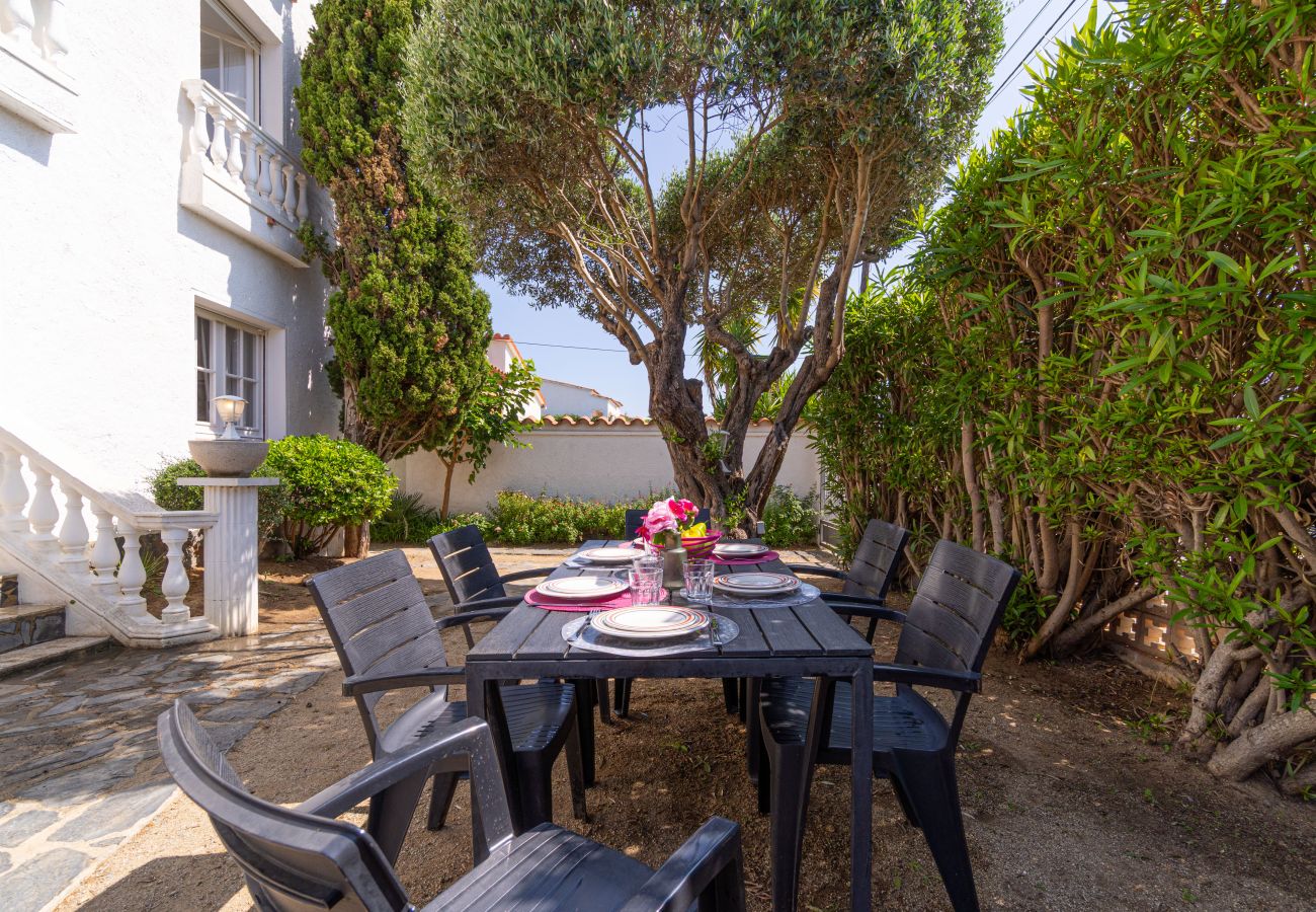 Villa in Empuriabrava - 0024-BAHIA  House with 3 bedrooms near the beach