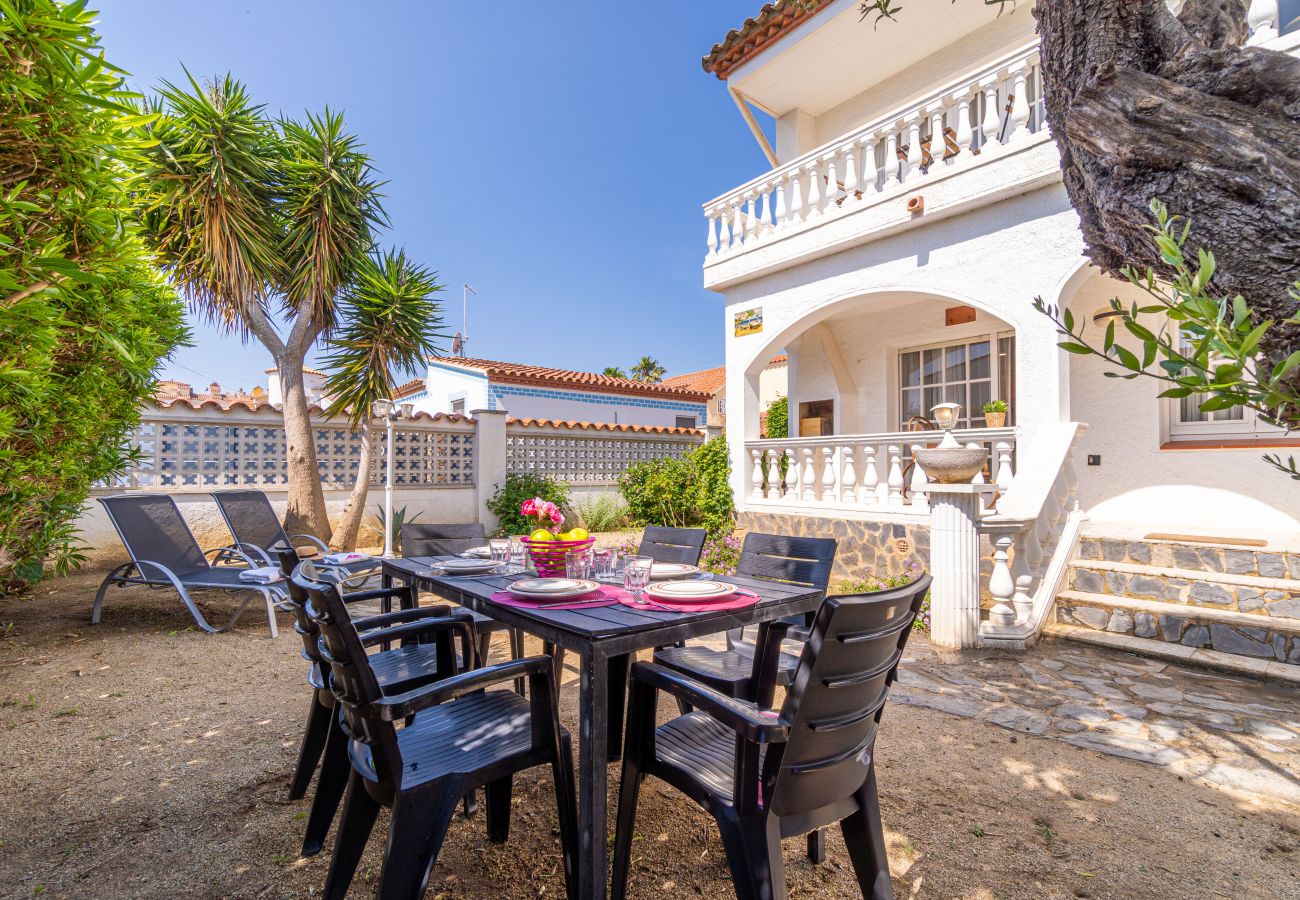 Villa in Empuriabrava - 0024-BAHIA  House with 3 bedrooms near the beach