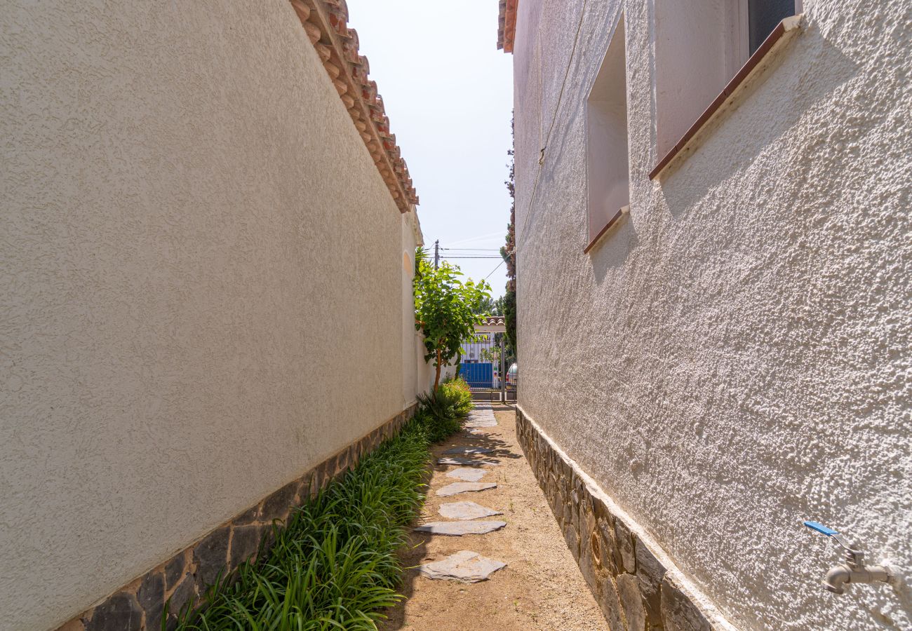 Villa in Empuriabrava - 0024-BAHIA  House with 3 bedrooms near the beach