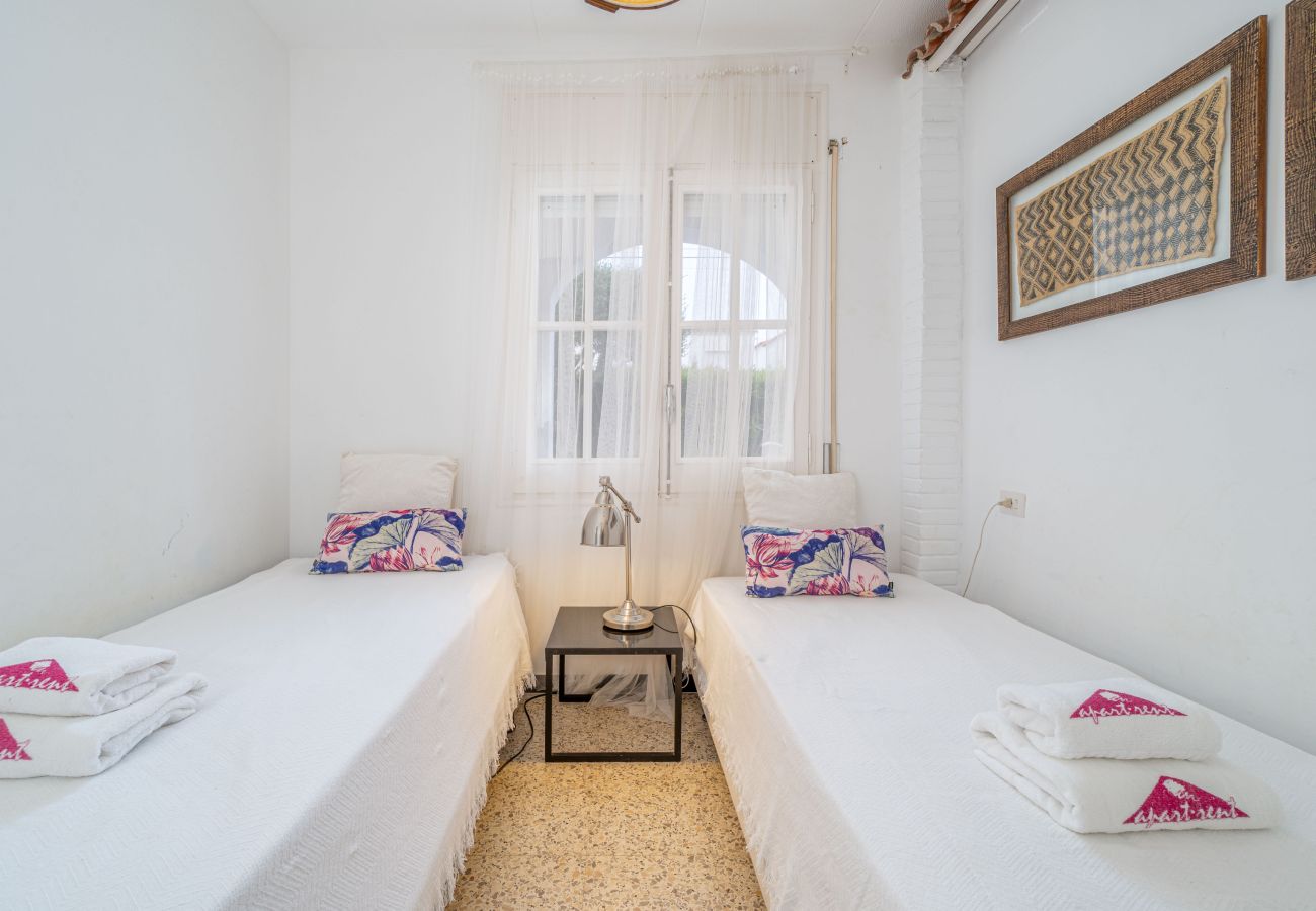 Villa in Empuriabrava - 0024-BAHIA  House with 3 bedrooms near the beach