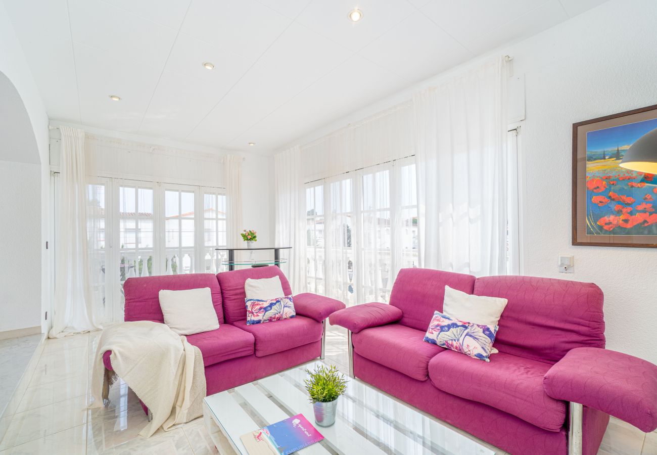 Villa in Empuriabrava - 0024-BAHIA  House with 3 bedrooms near the beach