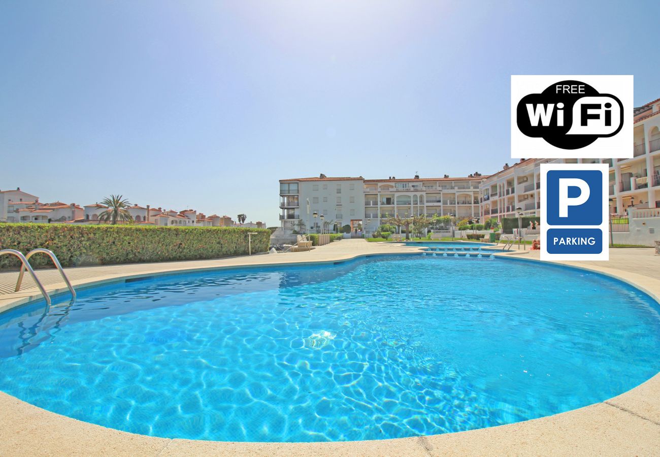 Apartment in Empuriabrava - 0136-SANT MAURICI Apartment with canal view and pool