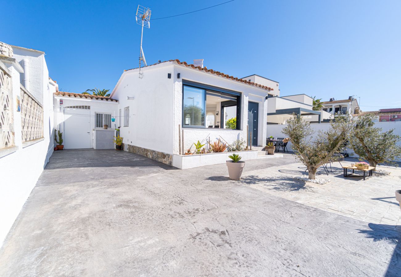 Villa in Empuriabrava - 0009-ALBERES House with pool