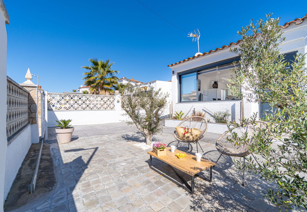 Villa in Empuriabrava - 0009-ALBERES House with pool