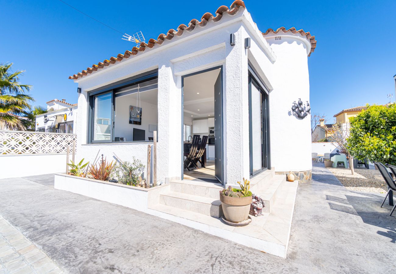 Villa in Empuriabrava - 0009-ALBERES House with pool