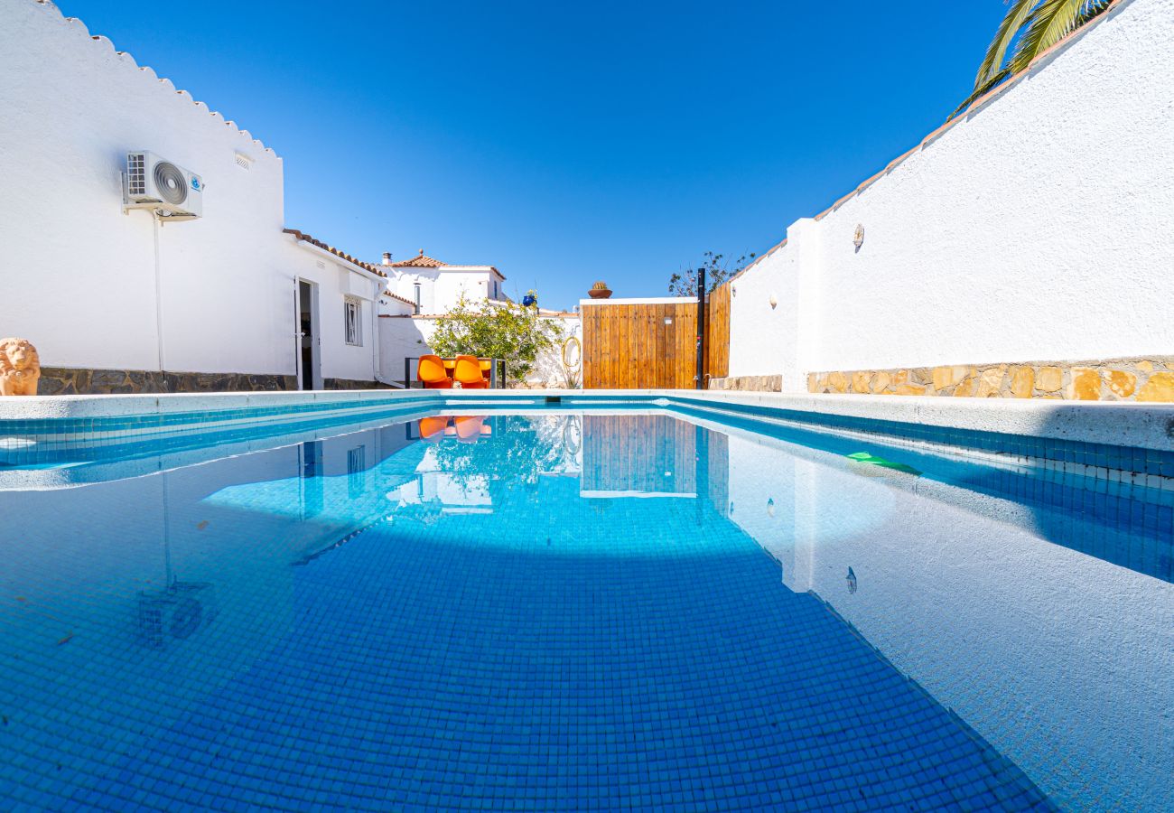 Villa in Empuriabrava - 0009-ALBERES House with pool