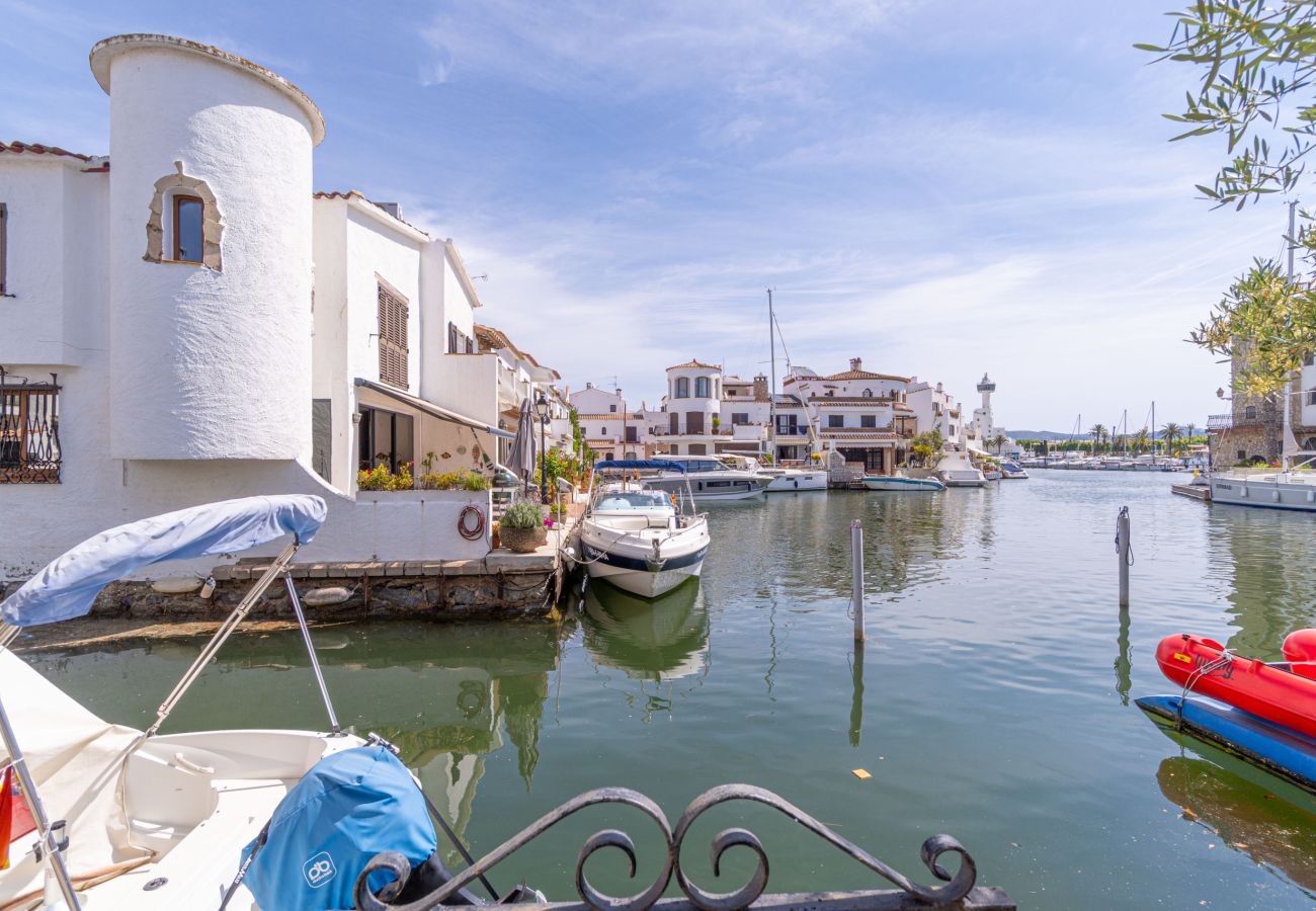 Villa in Empuriabrava - 0151-ILLA CARTAGO Canalfront Fisherman-Style House