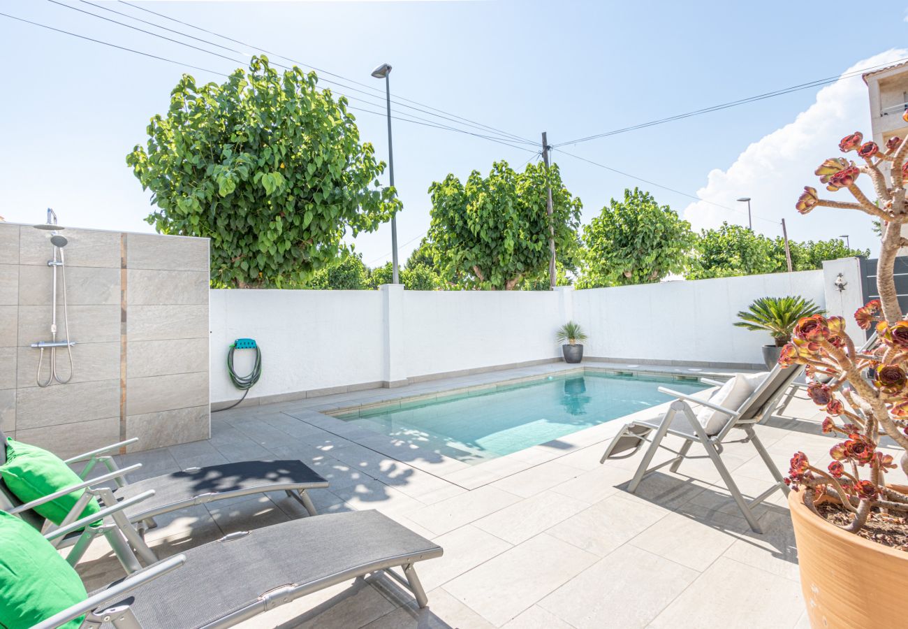 Villa in Empuriabrava - 0190-SANT MAURICI House with private pool