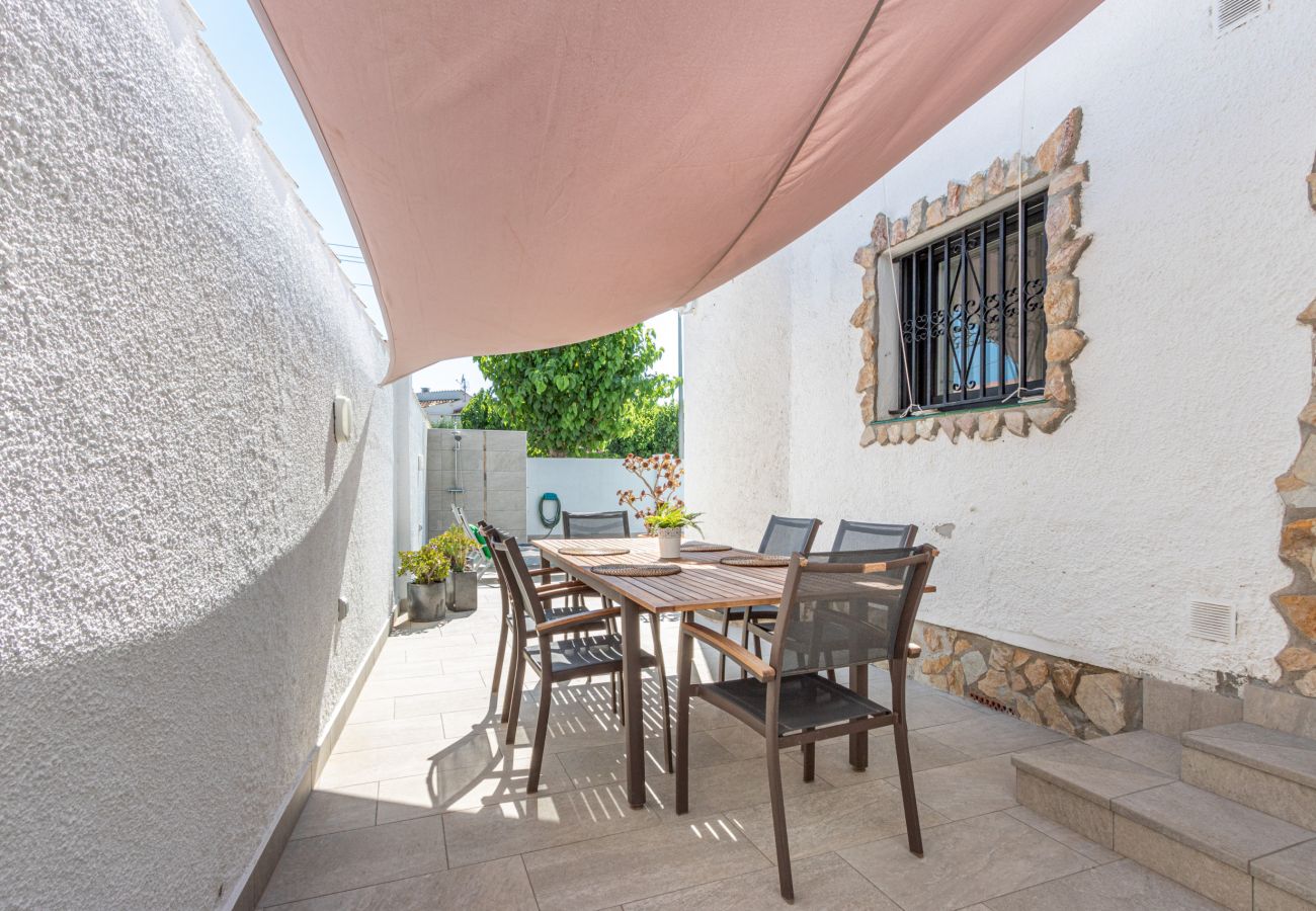 Villa in Empuriabrava - 0190-SANT MAURICI House with private pool