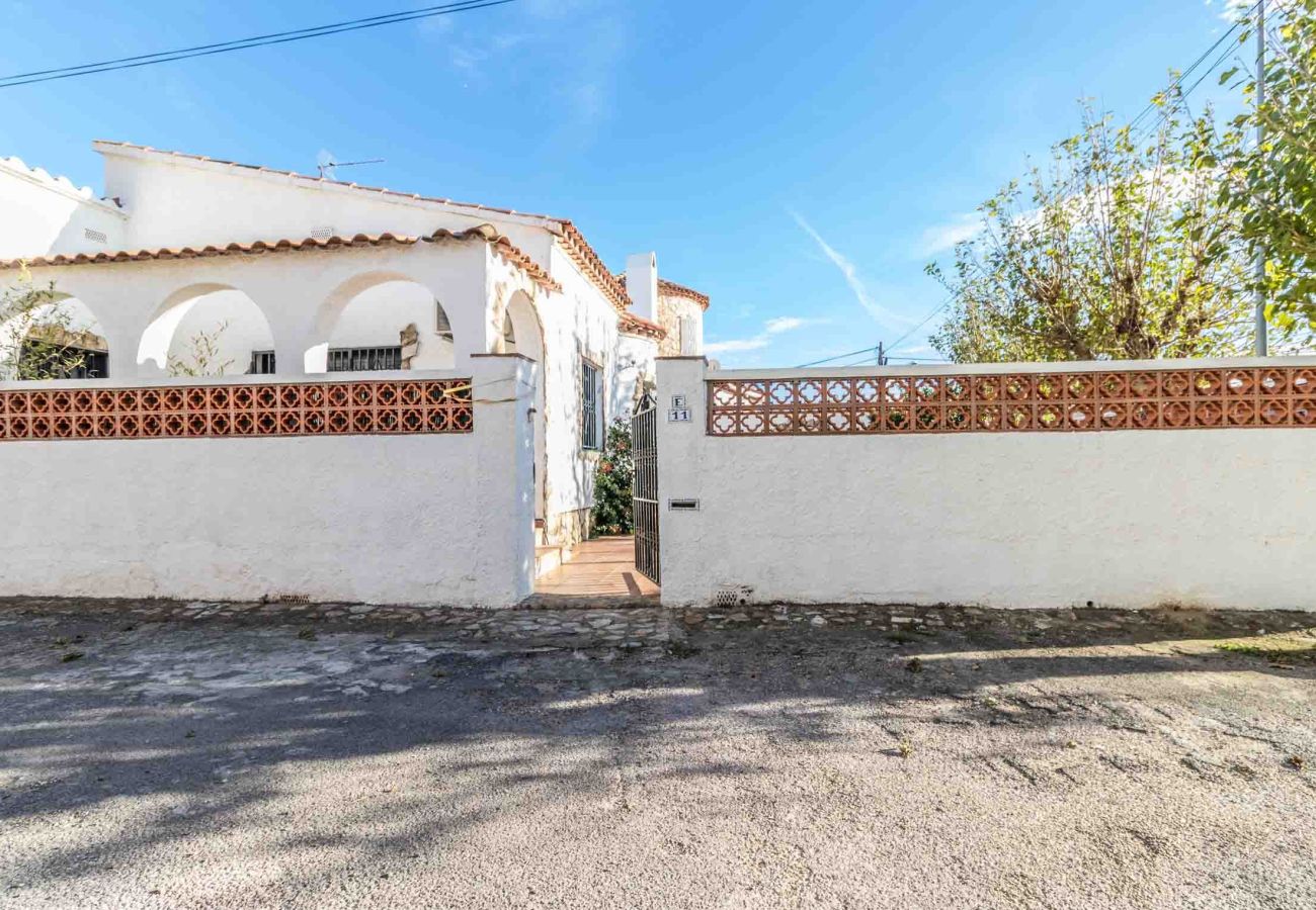 Villa in Empuriabrava - 0190-SANT MAURICI House with private pool