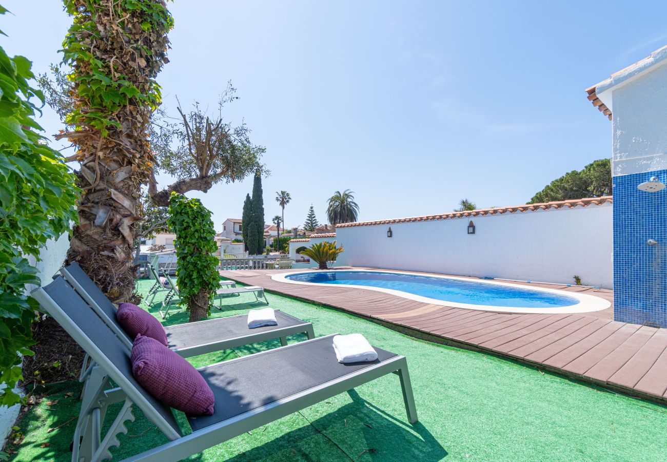 Villa in Empuriabrava - 0149-VALIRA House at the canal with pool and mooring
