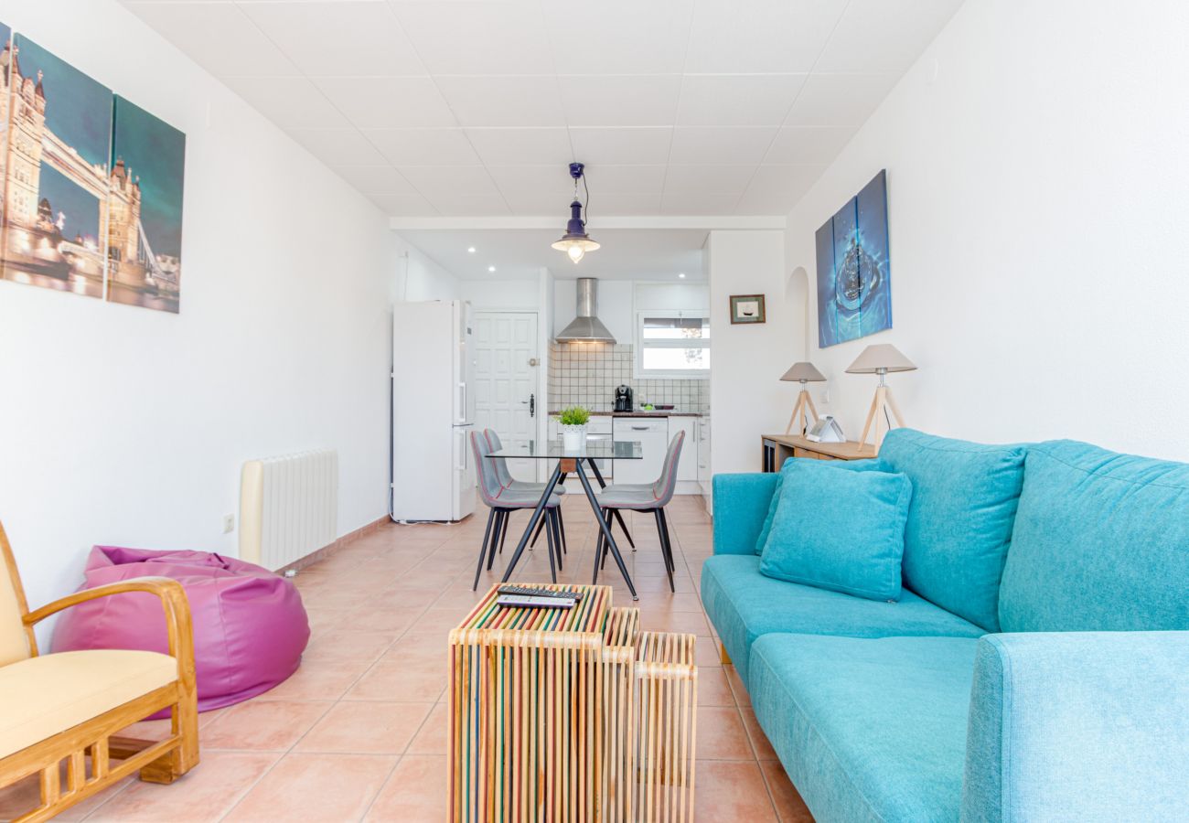 Apartment in Empuriabrava - 0147-PORT SOTAVENT Apartment with canal view and pool