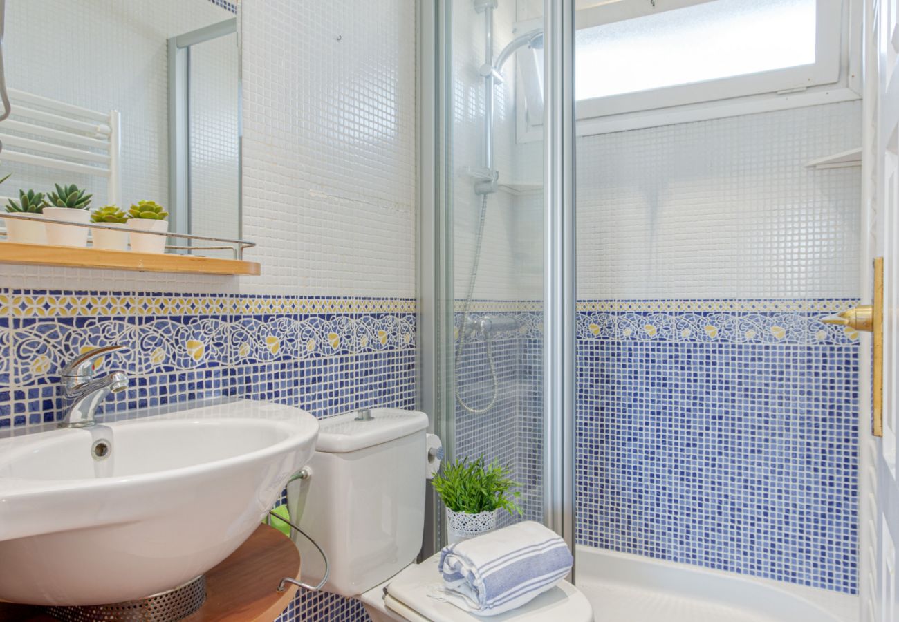 Apartment in Empuriabrava - 0147-PORT SOTAVENT Apartment with canal view and pool