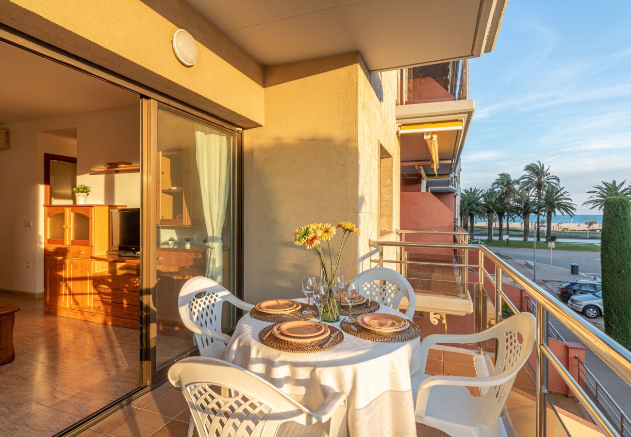 Apartment in Empuriabrava -  0089-MIRABLAU Apartment with side views of the beach