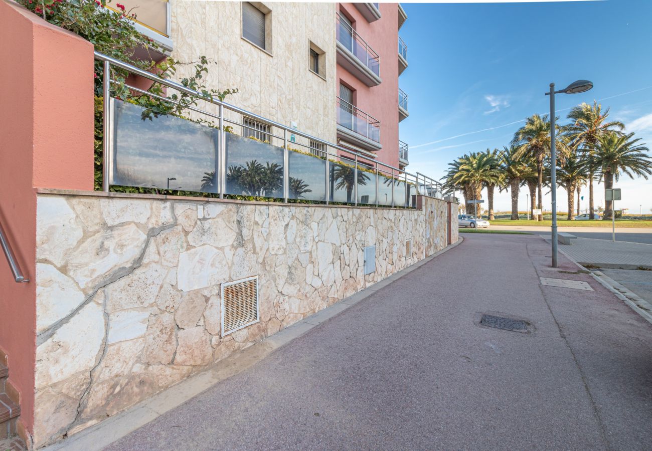 Apartment in Empuriabrava -  0089-MIRABLAU Apartment with side views of the beach