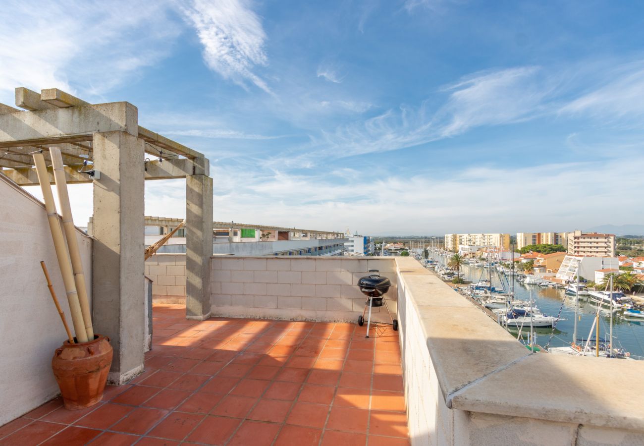 Apartment in Rosas / Roses - 2005-PORT CANIGO Apartment with community pool and canal view 