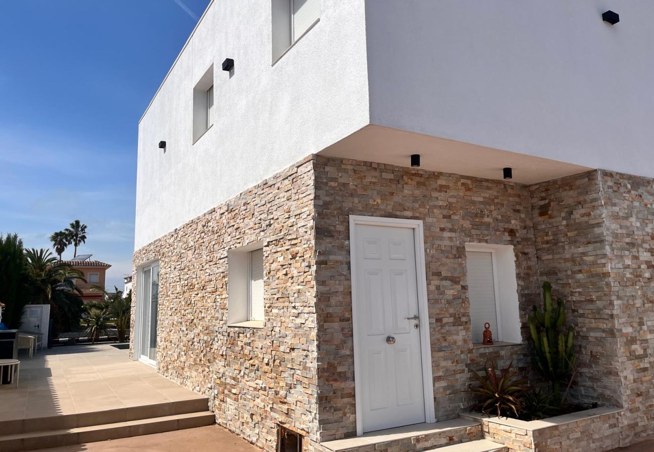 Villa in Empuriabrava - 0040-CAP RAS House at the canal with pool and mooring