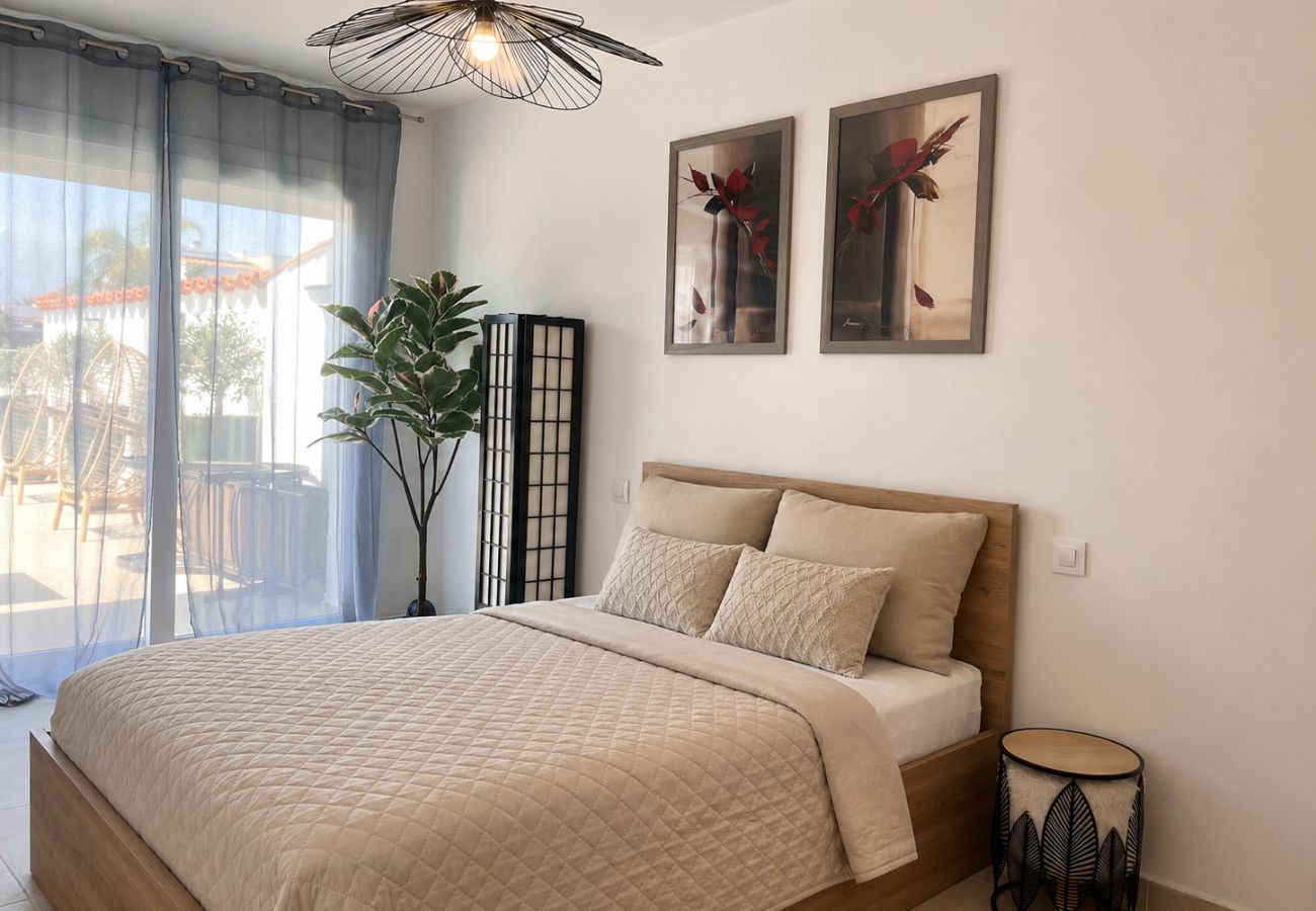 Villa in Empuriabrava - 0040-CAP RAS House at the canal with pool and mooring