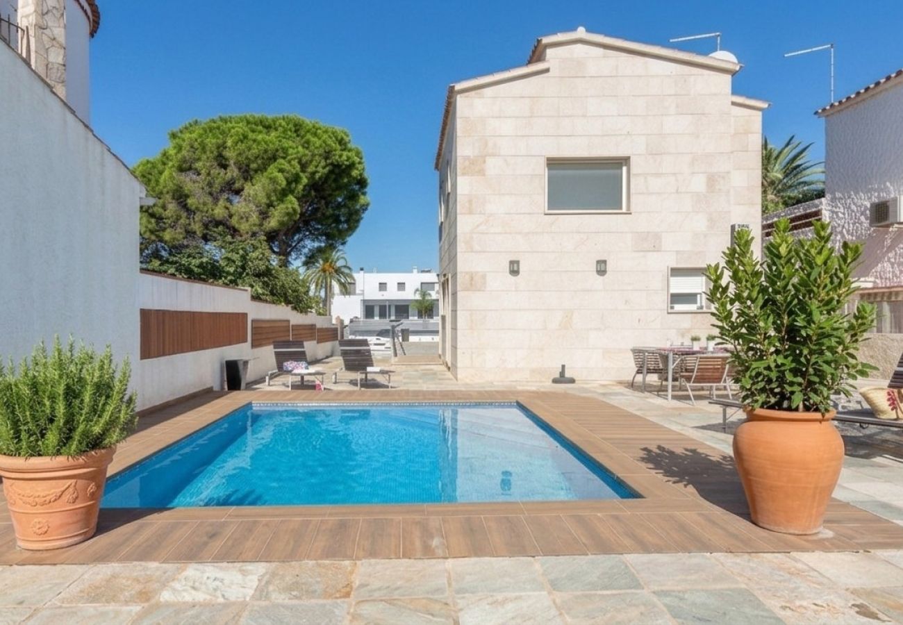 Villa à Empuriabrava - 0031-TER Maison au canal avec piscine, amarrage et studio